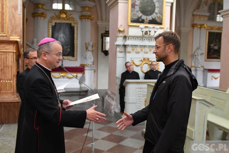 Wręczenie dekretów dla księży wikariuszy