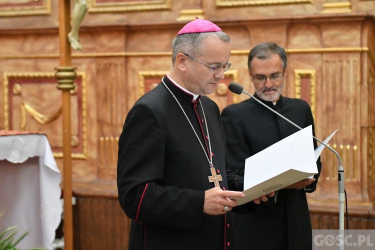 Wręczenie dekretów dla księży wikariuszy