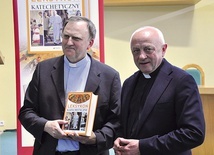 „Leksykon katechetyczny” zaprezentowali ks. prof. Jan Kochel, jeden z redaktorów dzieła, i jego wydawca ks. Leszek Skorupa.