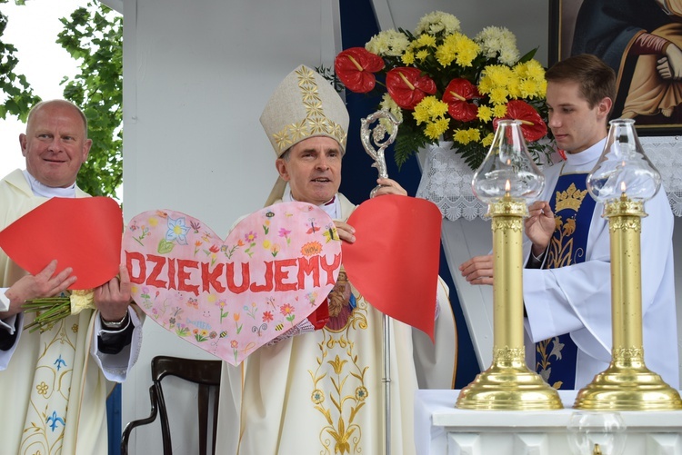 Stacja kongresowa z udziałem dzieci pierwszokomunijnych