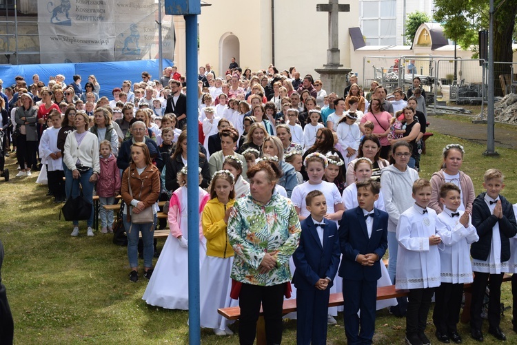 Stacja kongresowa z udziałem dzieci pierwszokomunijnych