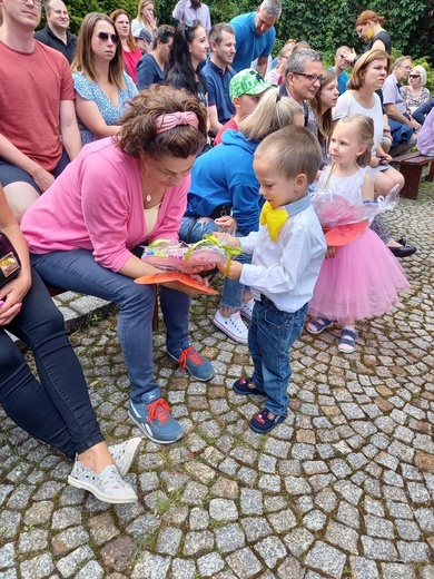 Świdnica. Przedszkolaki z Ukrainy i z grupy 3-latków wystąpiły przed rodzinami  