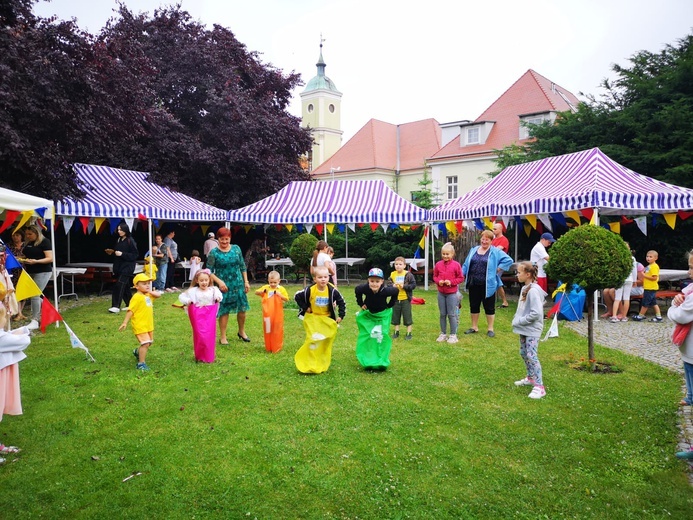 Świdnica. Przedszkolaki z Ukrainy i z grupy 3-latków wystąpiły przed rodzinami  