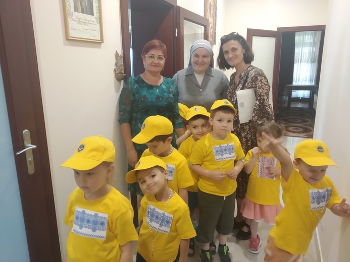 Świdnica. Przedszkolaki z Ukrainy i z grupy 3-latków wystąpiły przed rodzinami  