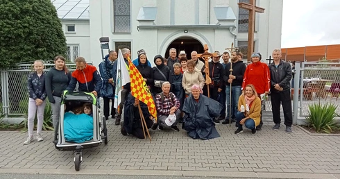 Idą do Gietrzwałdu