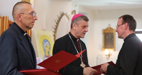 Księża diecezji bielsko-żywieckiej z nowymi dekretami - 2022