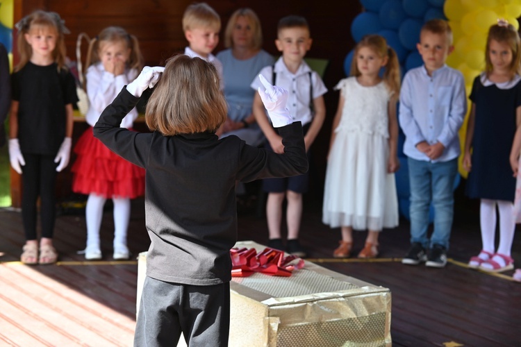 "Stokrotki" z przedszkola sióstr prezentek wystąpiły dla rodziców