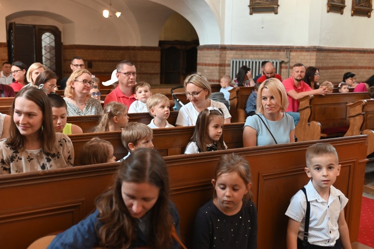 "Stokrotki" z przedszkola sióstr prezentek wystąpiły dla rodziców