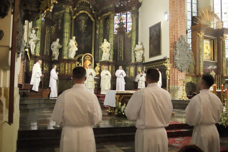 Posługa akolitatu dla kleryków