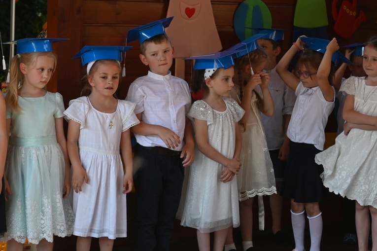 "Słoneczniki" pożegnały się z przedszkolem