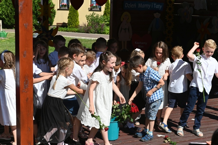 "Słoneczniki" pożegnały się z przedszkolem