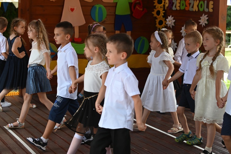 "Słoneczniki" pożegnały się z przedszkolem