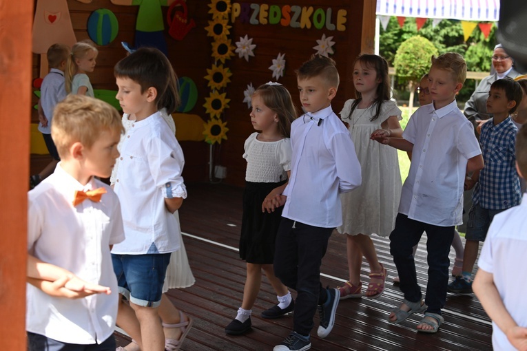 "Słoneczniki" pożegnały się z przedszkolem