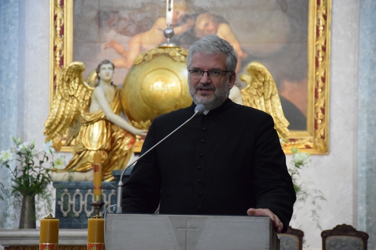 Stacja kongresowa z udziałem duchowieństwa i sióstr zakonnych