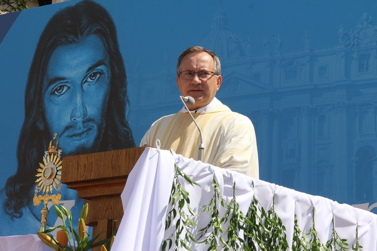 Bp Muskus: Jesteśmy odpowiedzialni za odchodzących z Kościoła