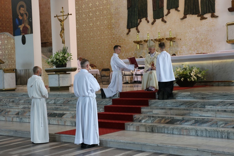 Szesnasty i siedemnasty diakon stały w archidiecezji 