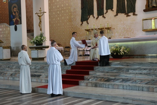 Szesnasty i siedemnasty diakon stały w archidiecezji 