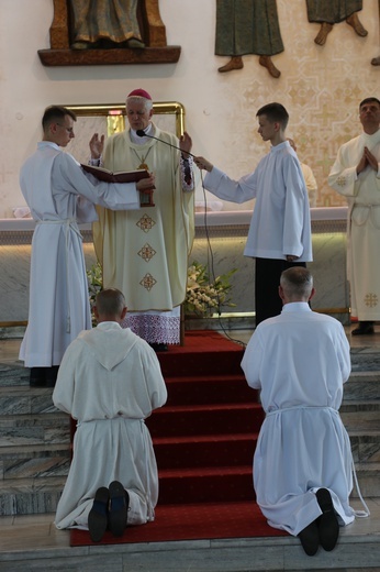 Szesnasty i siedemnasty diakon stały w archidiecezji 