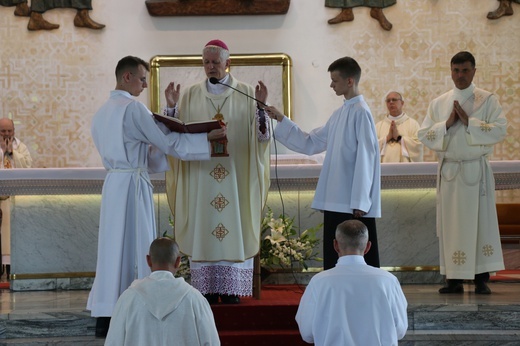 Szesnasty i siedemnasty diakon stały w archidiecezji 