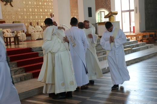Szesnasty i siedemnasty diakon stały w archidiecezji 