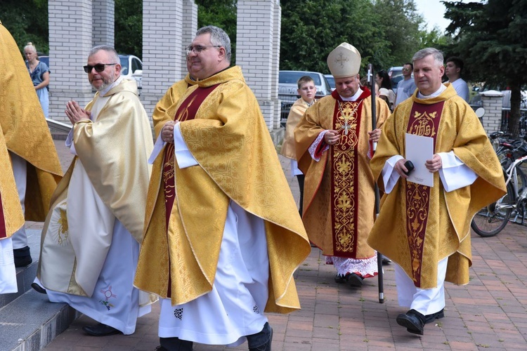 Ogłoszenie nowej parafii w Żdżarach