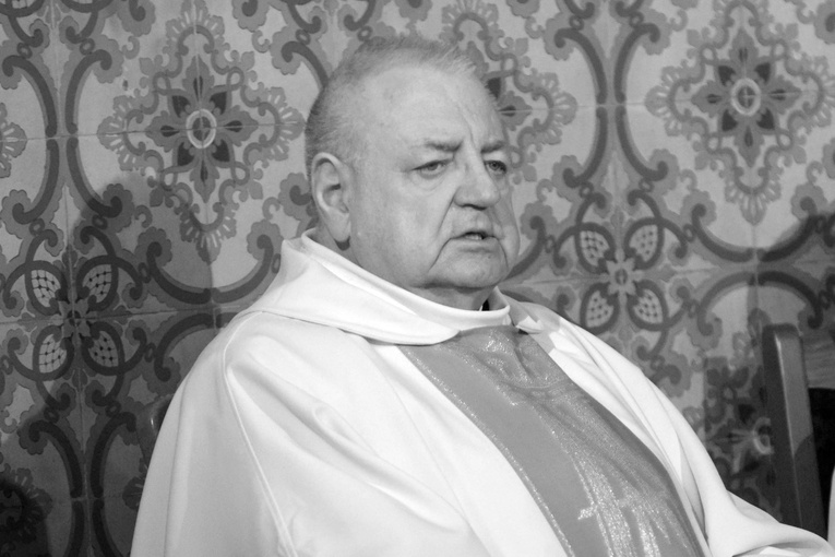 Ks. Władysław Wichrowicz w czasie peregrynacji figury MB Fatimskiej w Dusznikach-Zdroju.