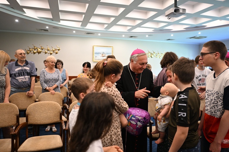 Spotkanie nuncjusza z uchodźcami