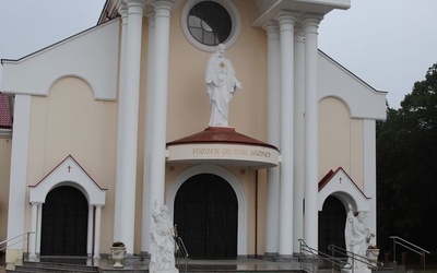 Jutro o godz. 18 w parafialnym kościele odprawiona zostanie dziękczynna Eucharystia.