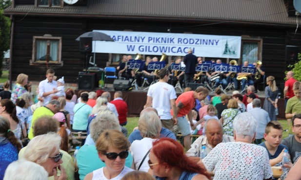 Na tegorocznym pikniku pojawiły się tłumy parafian.