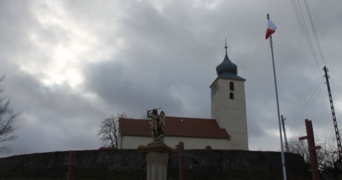 Kościół pw. Świętej Rodziny w Gostkowie