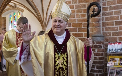 Abp Pennacchio: Waszym zadaniem jest niesienie dalej pochodni wiary