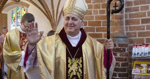 Abp Pennacchio: Waszym zadaniem jest niesienie dalej pochodni wiary
