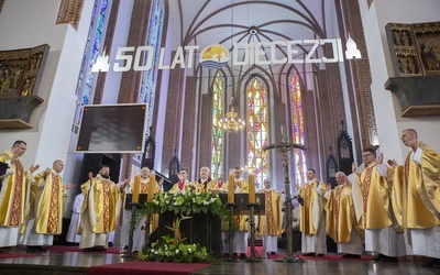 Msza św. jubileuszowa w Kołobrzegu, cz. 1