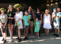 To oni znaleźli kwiat paproci. Nagrody wręczały Ilona Jaroszek (trzecia z prawej) i Aleksandra Żytnicka (czwarta z prawej).