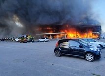 Ukraina: 10 zabitych, ponad 40 rannych w ataku na centrum handlowe