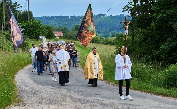 Z Bartnicy do Głuszycy. Pokutna procesja i noc walki za Polskę