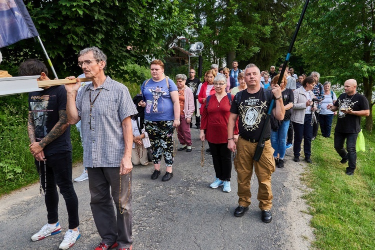 Z Bartnicy do Głuszycy. Pokutna procesja i noc walki za Polskę