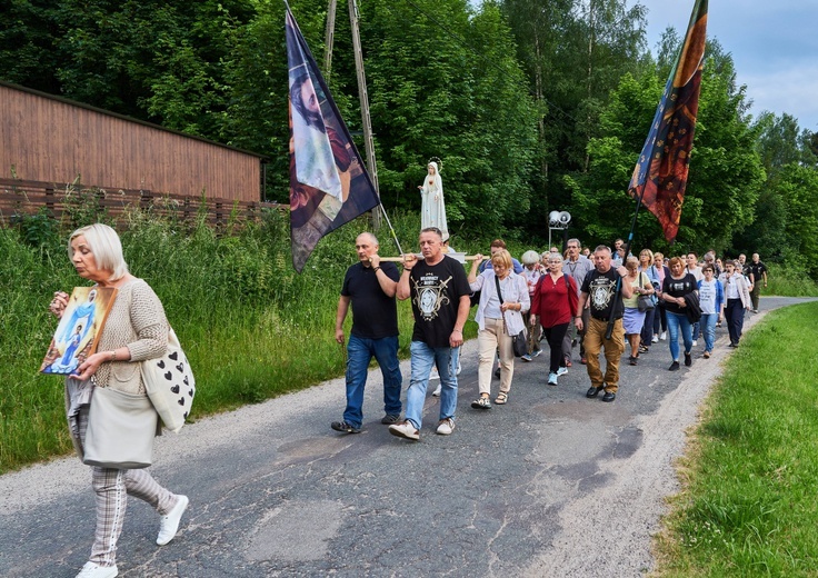 Z Bartnicy do Głuszycy. Pokutna procesja i noc walki za Polskę