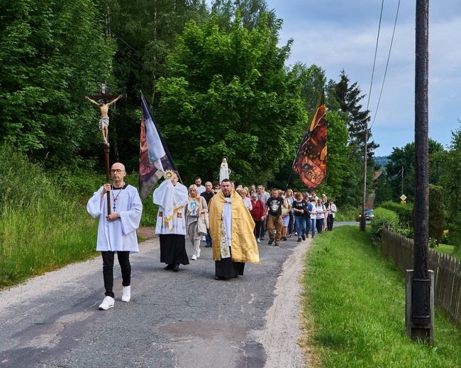 Z Bartnicy do Głuszycy. Pokutna procesja i noc walki za Polskę