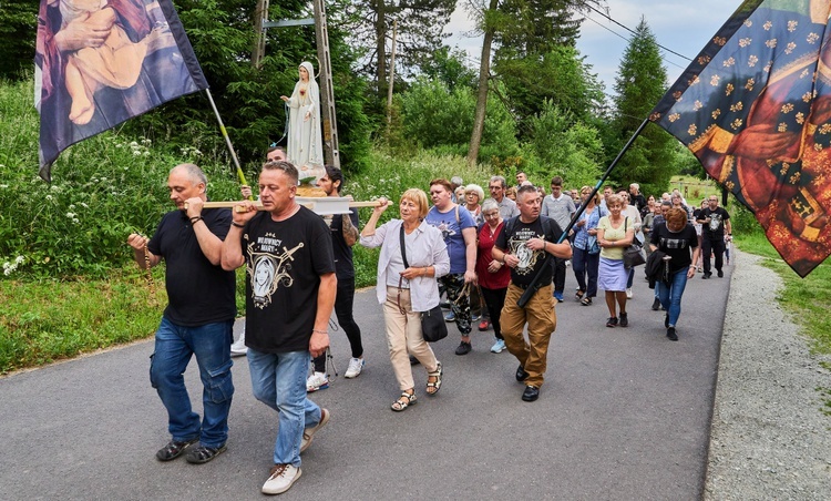 Z Bartnicy do Głuszycy. Pokutna procesja i noc walki za Polskę