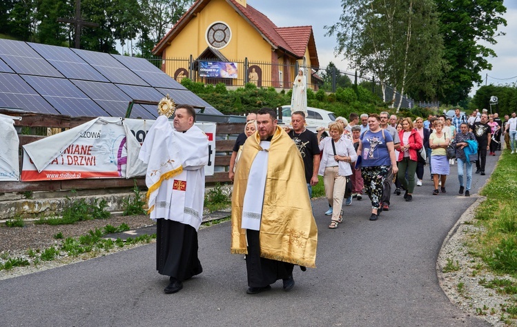 Z Bartnicy do Głuszycy. Pokutna procesja i noc walki za Polskę