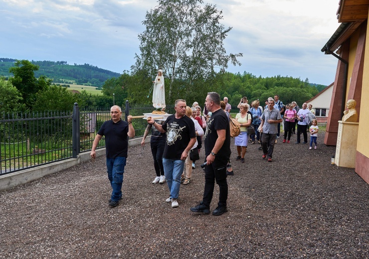 Z Bartnicy do Głuszycy. Pokutna procesja i noc walki za Polskę