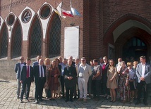 Wspólne zdjęcie przy legnickim sanktuarium.
