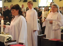 Od lewej: Wioletta Rzepa, Ewa Hutniczak i Bogumiła Dunikowska podczas uroczystości w kościele NSPJ.