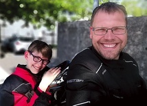 ▲	W 18 dni Sebastian i Jakub przejechali 6400 km.
