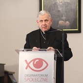 ▲	Jednym z prelegentów był biskup gliwicki Jan Kopiec. Wygłosił referat pt. „Episcoporum Poloniae coetus – zamknięcie ważnego rozdziału dziejów czy otwarcie na nowe czasy?”.