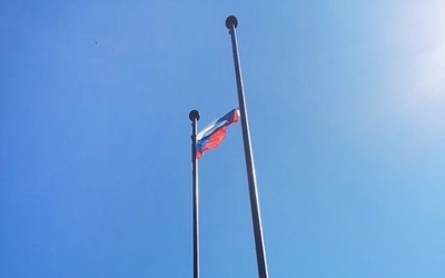 Rzecznik MSZ: Usunięcie polskich flag z cmentarza w Katyniu to mordowanie pamięci żołnierzy