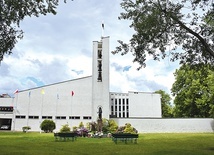 Nowoczesna świątynia stanęła na fundamentach starej kaplicy.