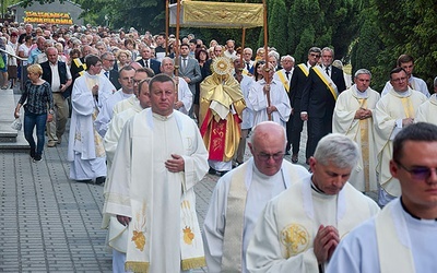 W Stalowej Woli odbyła się procesja wokół świątyni.