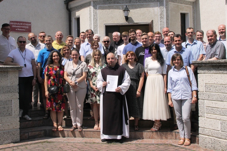 Organiści z ks. Wojciechem Szarym i ks. Andrzejem Zarzyckim (drugi od prawej).